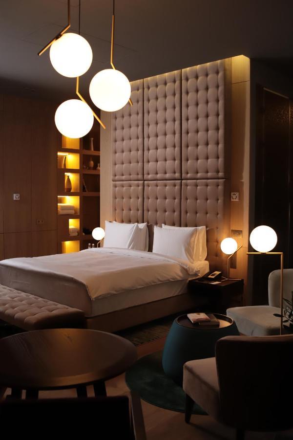 The Veil Hotel Astana Exterior foto A bedroom at the hotel